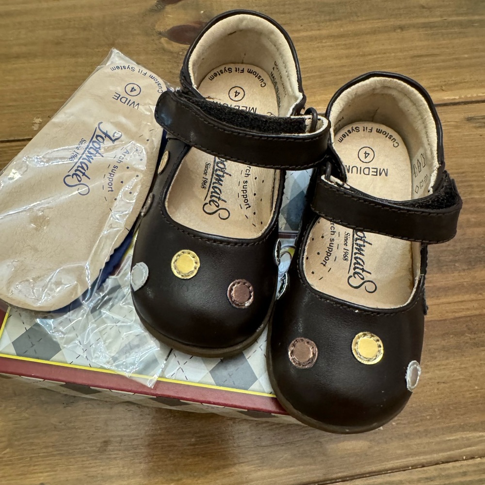 Footmates size 4 brown polka dots